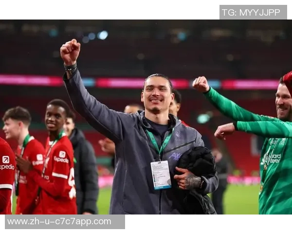 年轻中锋足球球星崭露头角 未来巨星的成长与挑战